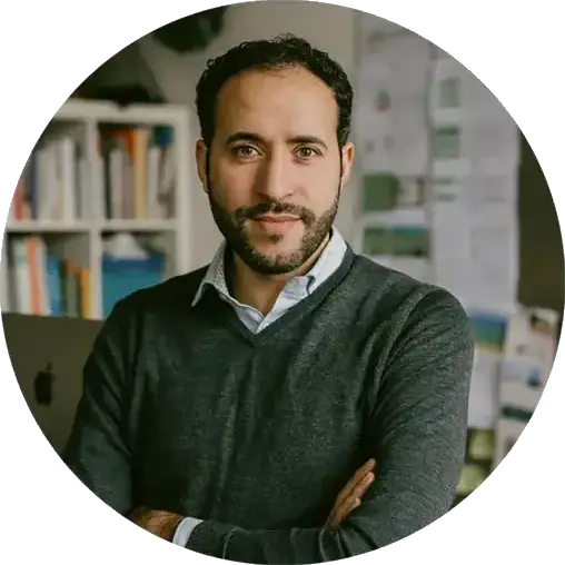 Potraitfoto von Emin Hasirci in seinem Studio